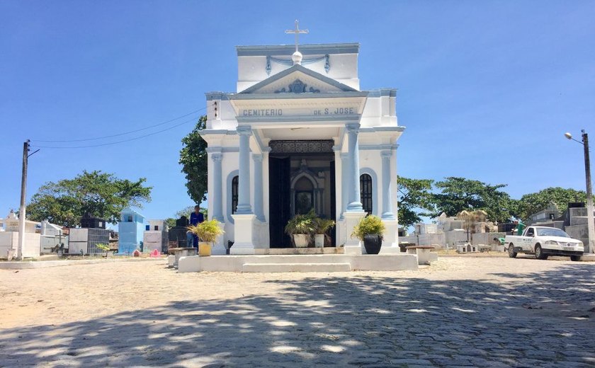 Cemitérios de Maceió têm programação religiosa no Dia de Finados