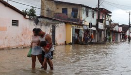 Enchente afeta famílias de Fernão Velho, Flexais e de outros bairros que margeiam a Lagoa Mundaú