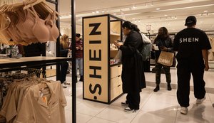 França avança projeto para taxar empresas de fast fashion, como a Shein
