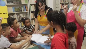 'Biblioteca na Praia' leva atividades gratuitas para a orla de Maceió no dia 30 de abril
