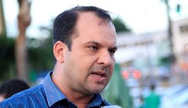 Vereador diz que pode acionar prefeito de Maceió por improbidade