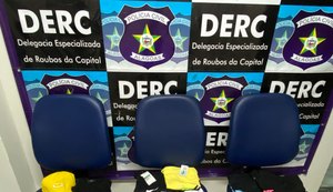 Polícia prende envolvido em roubo de loja de roupas e recupera parte do material roubado