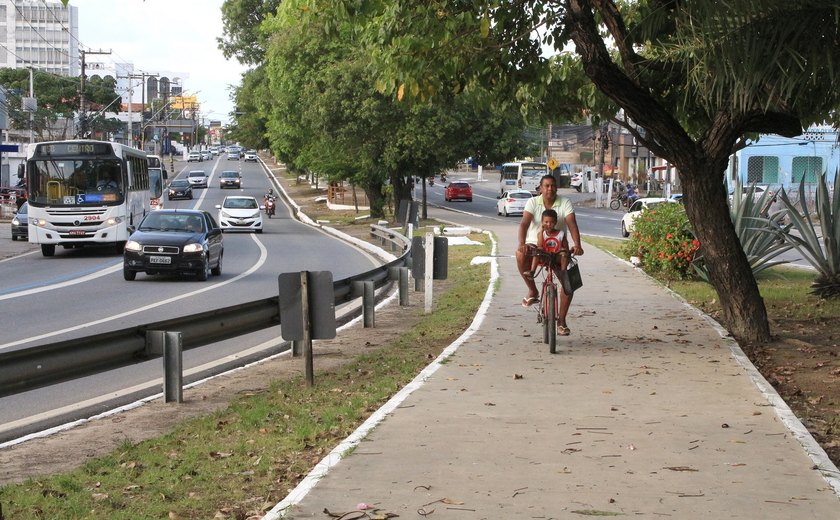 Obra de ciclovia está longe de terminar em Maceió