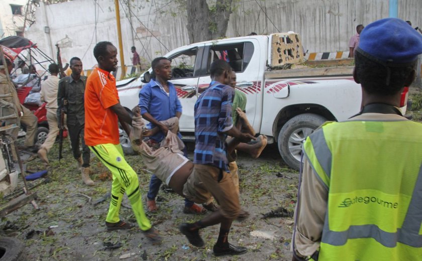 Explosão de carro-bomba deixa mortos e feridos na Somália