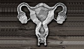 Homem passa 20 anos menstruando e descobre que tem útero e ovários