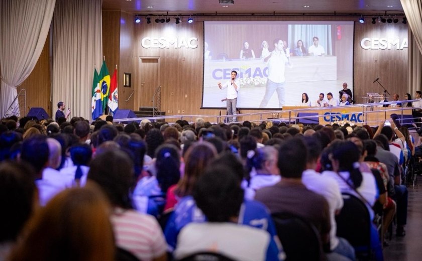 JHC participa de aula inaugural de cursos para o Ejai e diz que alunos são inspiração
