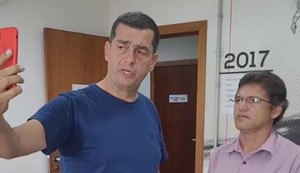 Vídeo: Ex-prefeito é desmoralizado ao ir para Delegacia se desculpar de acusações falsas e disse que correu para não apanhar da mãe do prefeito
