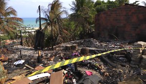 Famílias perdem tudo em incêndio na Vila Emater