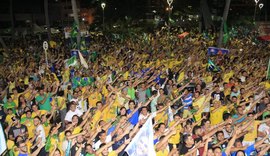 Multidão vai à orla de Maceió comemorar vitória de Jair Bolsonaro