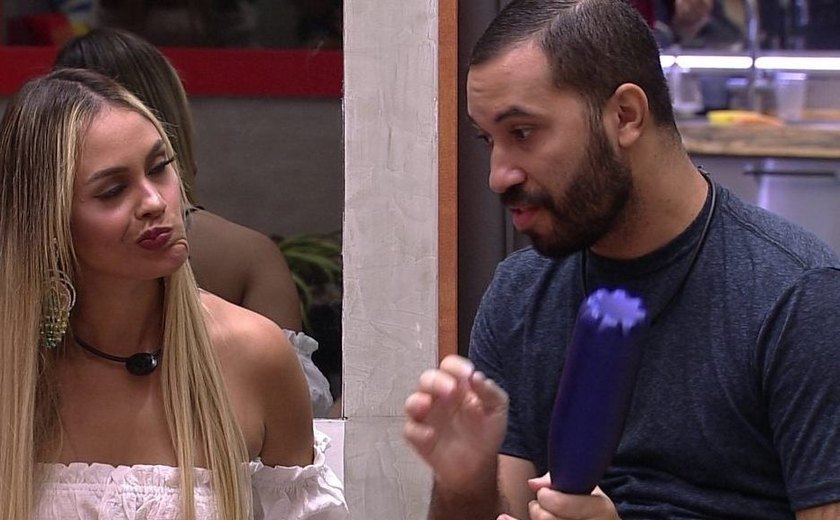 Gilberto e Sarah se escondem e detonam Juliette: 'Acha que o mundo gira em torno dela'