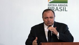 Pressionado, Eduardo Pazuello alega problemas de saúde e pede para deixar ministério