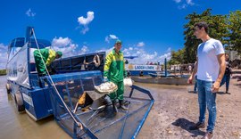 Metodologia inovadora: Prefeito JHC lança ecoboat para atuar na limpeza da lagoa