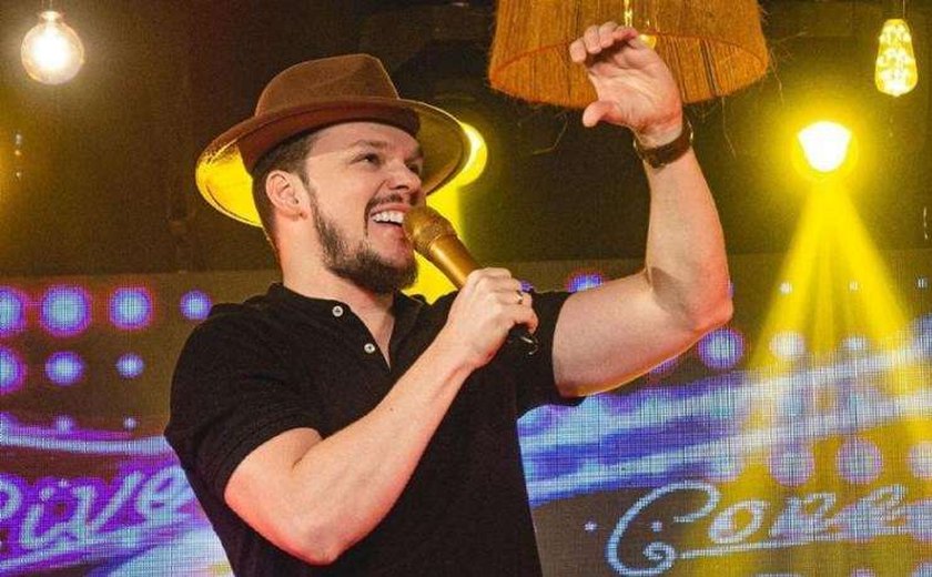 Cantor Thiago Costa passa por cirurgia após ser atropelado por lancha