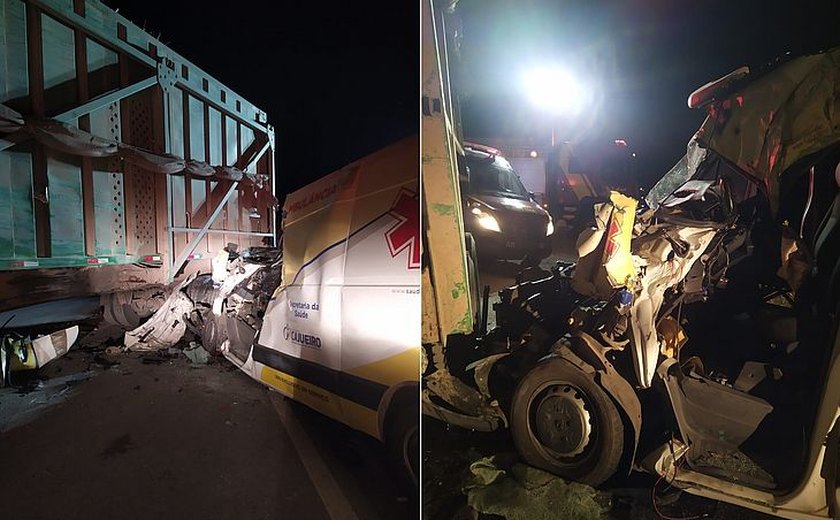 Colisão entre carreta e ambulância deixa motorista preso às ferragens em Marechal Deodoro