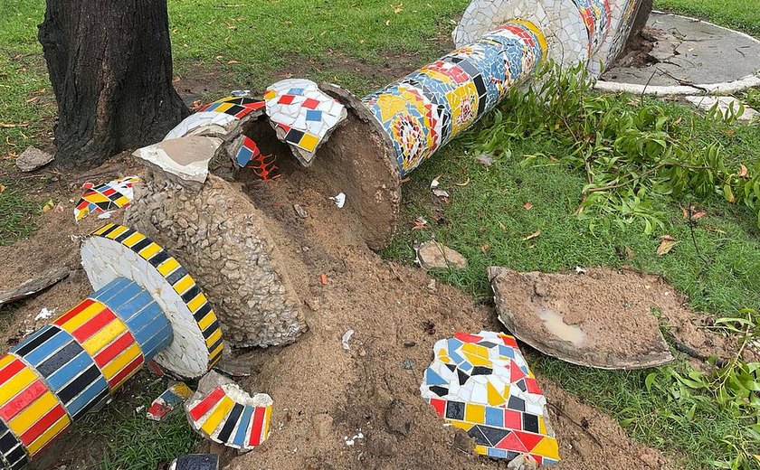 Escultura que homenageia Nise da Silveira desaba no Corredor Vera Arruda