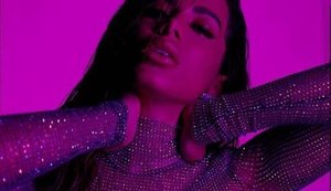 Anitta beija 24 homens e mulheres em novo clipe