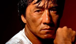Homossexual, filha de Jackie Chan vira moradora de rua