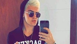 Reconhece? Biel muda o visual e aparece com o cabelo platinado