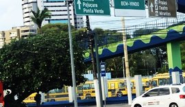Faixa em passarela do Cepa denuncia práticas antissindicais da Equatorial em Alagoas