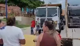 Moradores de Novo Lino bloqueiam trecho da BR-101 cobrando resolução rápida de sequestro de recém-nascida
