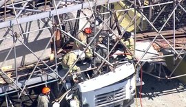 Passarela cai na Avenida Brasil e deixa um morto; via está fechada