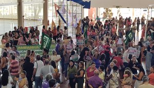 Profissionais da educação de Maceió rejeitam 4% e iniciam série de protestos