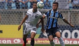 Grêmio derrota Botafogo com facilidade e encosta no G6 do Brasileirão