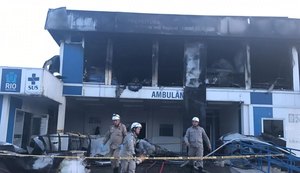 Fogo destrói parte de hospital no Rio; três pacientes morrem na transferência