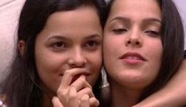 Mayla recebe convites para ensaio nu de gêmeas e avisa: 'Emilly decide'