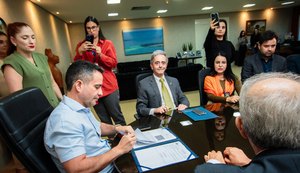Governador assina acordo que permite emissão da Carteira de Identidade pelos cartórios