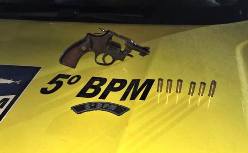 Dupla é presa pela PM por porte ilegal de arma de fogo e receptação no Cidade Universitária
