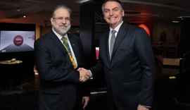 Procuradores de todos os estados do Brasil pressionam Aras por investigação contra Bolsonaro