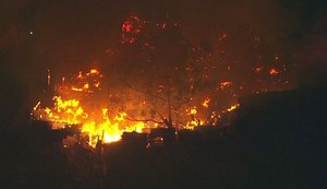 Incêndio no norte da Califórnia está praticamente controlado