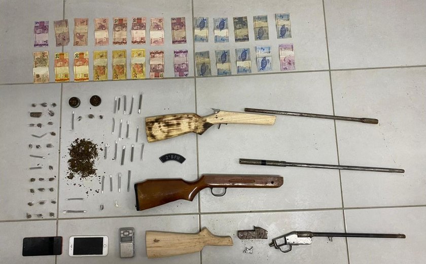 Após denúncias, PM apreende três armas de fogo e 2 kg de cocaína na Zona da Mata alagoana