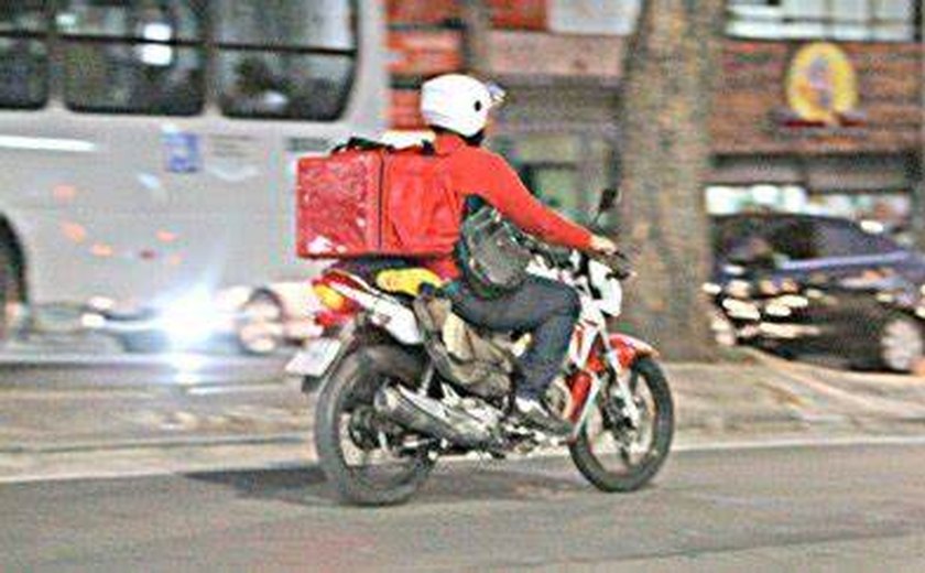 Entregador de lanches é assaltado por dupla em motocicleta em Arapiraca