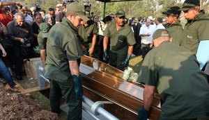 Corpo do jornalista e apresentador Marcelo Rezende é sepultado em SP