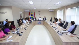 “Fevereiro Roxo”: geriatra destaca fatores de risco e prevenção do Alzheimer em palestra no MP/AL