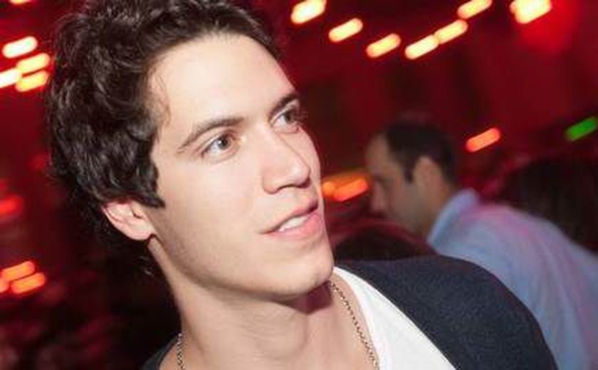 Bonitão que 'deu colo' a Marquezine é o estudante paulista Lucas Kalil