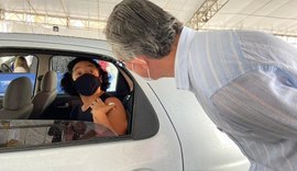 Profissionais da educação básica de Maceió começam a ser vacinados