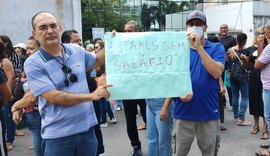 Professores contratados da rede pública estadual voltam a protestar por falta de pagamento