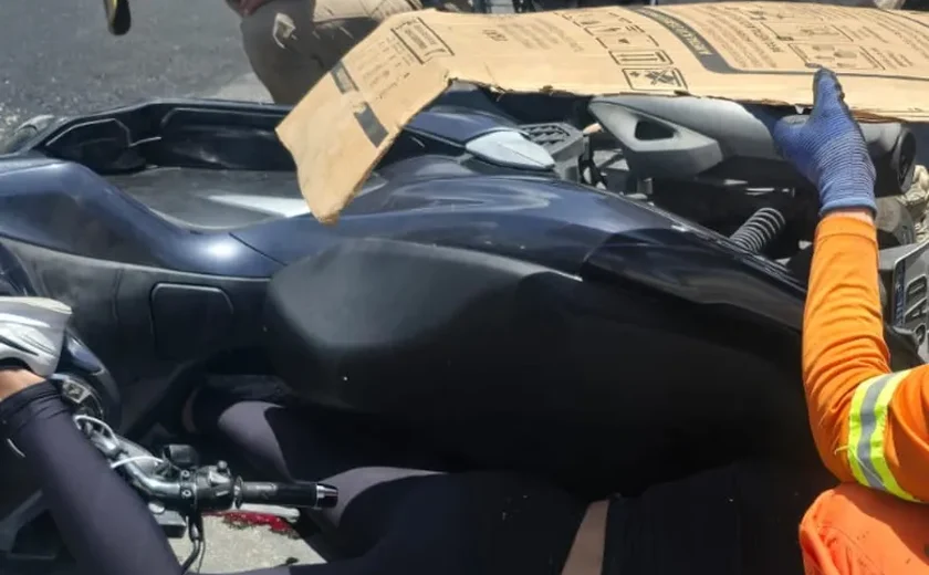 Motociclista morre após cair sob caminhão de concreto em Maceió