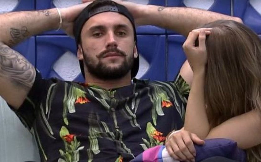 Arthur pede para Carla não chamá-lo de 'meu bem' e clima pesa: vídeo viraliza