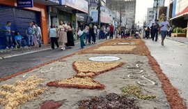 Fiéis lotam ruas do Centro de Maceió em celebração a Corpus Christi