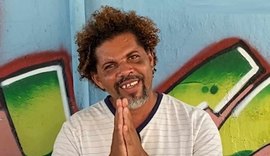 Mendigo famoso do DF tenta beijar mulher à força