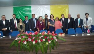Vereadores entregam comenda a Tereza Nelma e Crismédio Vieira