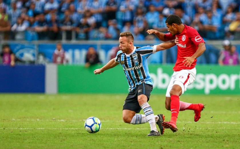 Grêmio empata com Internacional e dorme na vice-liderança do Brasileiro