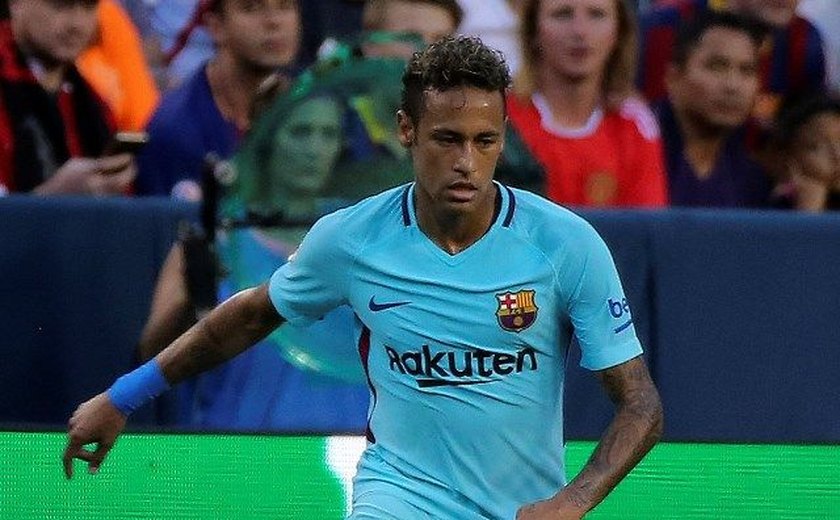 Pressionado, Neymar diz ao Barça que ainda não se decidiu