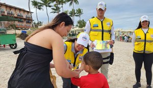 Ronda no Bairro distribui pulseiras de identificação para crianças em praias