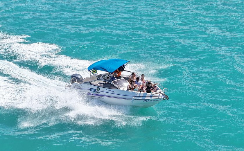 Passeios de lanchas e barcos de luxo já fazem parte da nova realidade turística de Maragogi