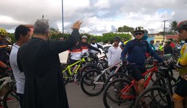 Grupo de casais católicos realiza pedal na cidade de Junqueiro